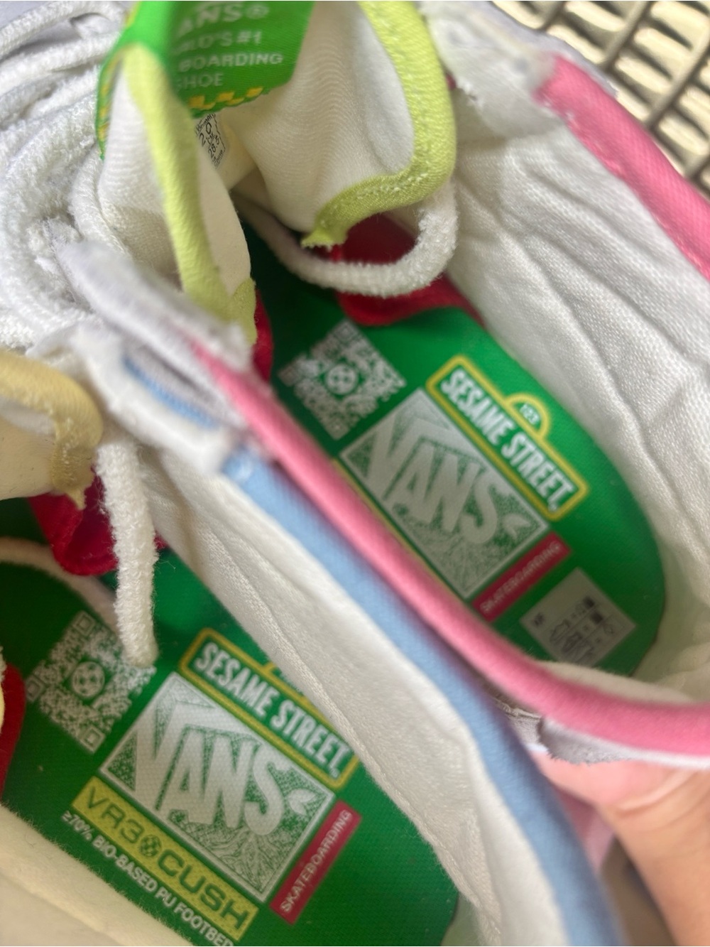 Men’s  VANS X Sesame Street The Lizzie Limited-Edition - Picture 7 of 12